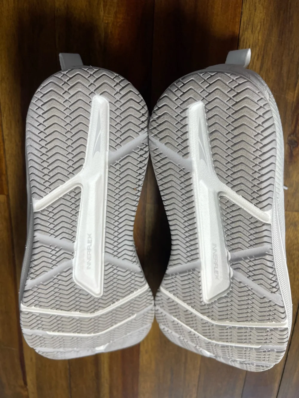 Altra Solstice XT3 training shoe men’s 8 white and gray zero drop